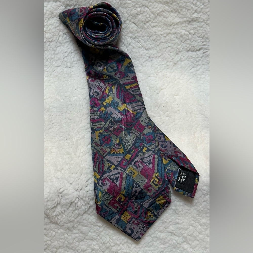 Austin Grey Men’s Necktie 100% Silk Abstract Purple & Blue 62”x4” Made in Italy